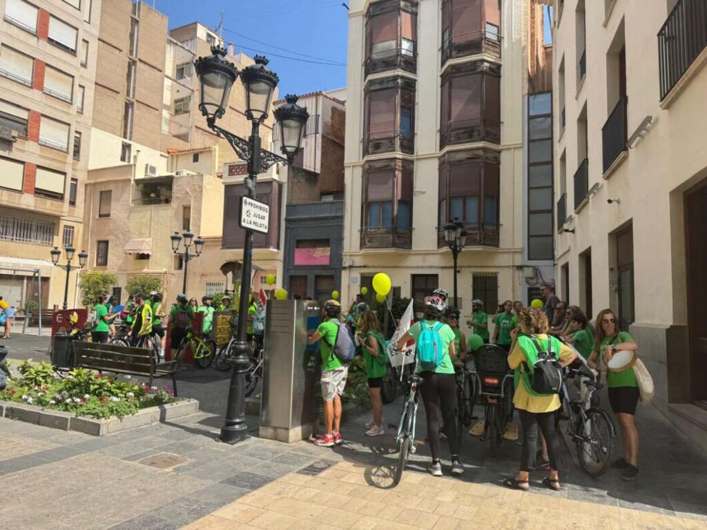 Bicicletada reivindicativa docente en Castelló