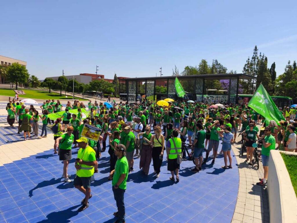 Protesta de docentes de educación pública no universitaria en la UJI