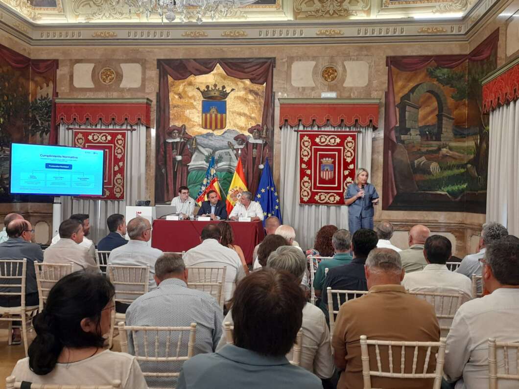 Diputación de Castellón presidenta con alcaldes presentación proyecto cámaras de tráfico