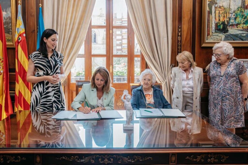 Castellón recibe una nueva obra de Juan Bautista Adsuara 110626