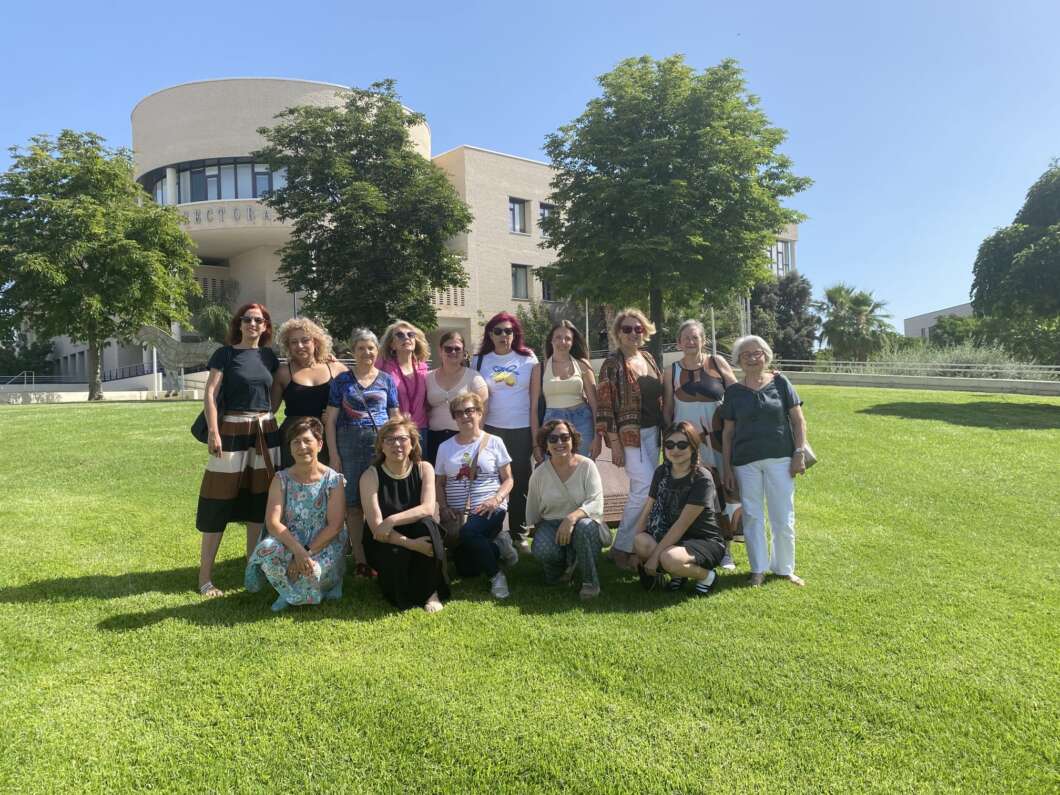 Dones Maestrat de Benassal coneix la Universitat Jaume I en una visita amb la Fundació Isonomia