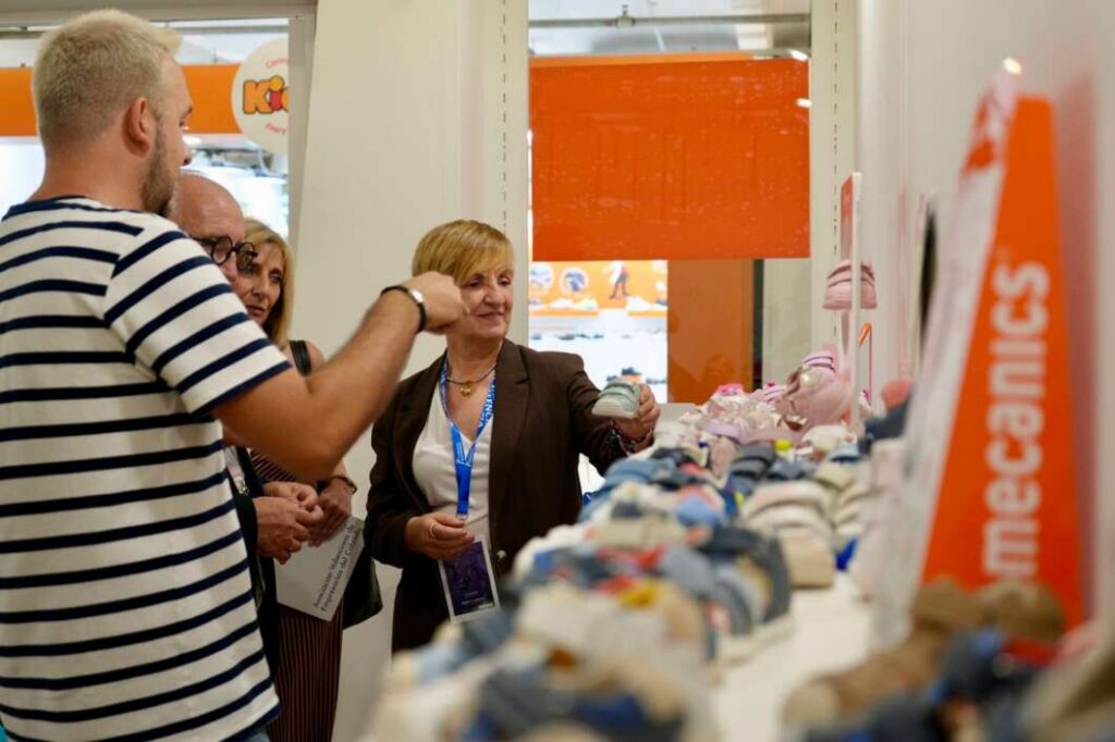 La Comunitat Valenciana lidera la presencia española en la feria del calzado de Italia