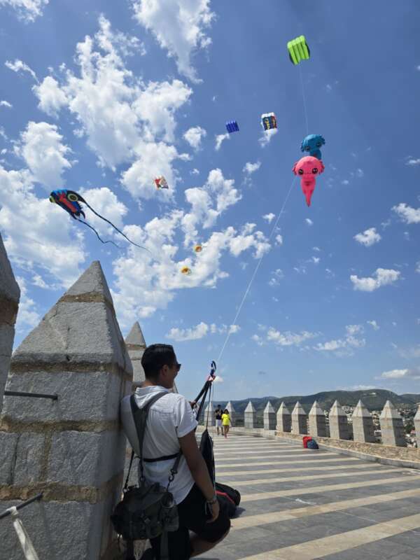 El Festival Internacional del Viento lleva cometas de todo el mundo al Castillo de Peñíscola