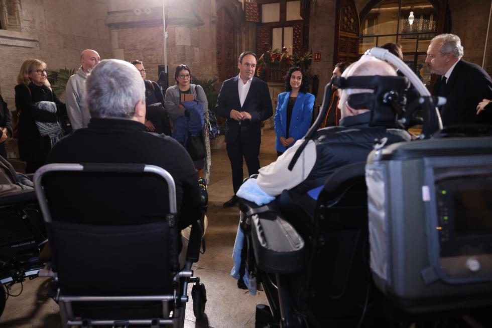 Pérez Llorca destaca la atención ágil y pionera a personas con ELA
