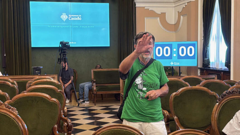 Carmelo Garcia IES Caminàs en el pleno 