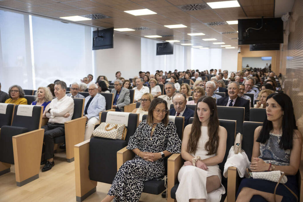 El Comcas reúne a distintas generaciones de médicos en el Día del Médico en Castellón