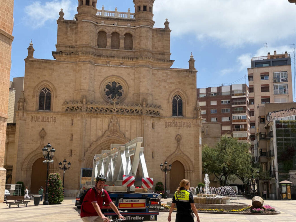 Grúa y armazón metálico del Mercado Central