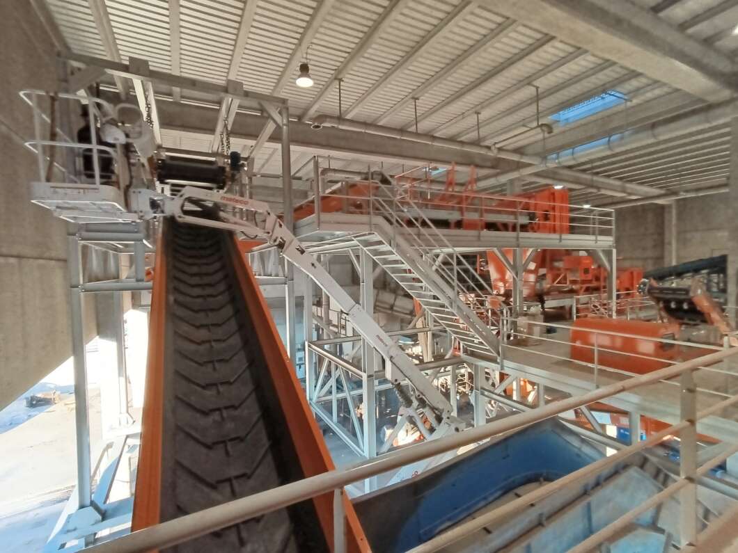 Obras nueva maquinaria planta reciclado Cervera