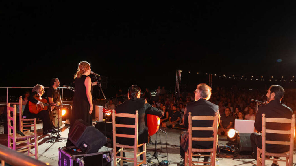 Estrella Morente cierra con éxito ‘Íntims al Castell’ de Onda tras reunir a más de 3.000 asistentes