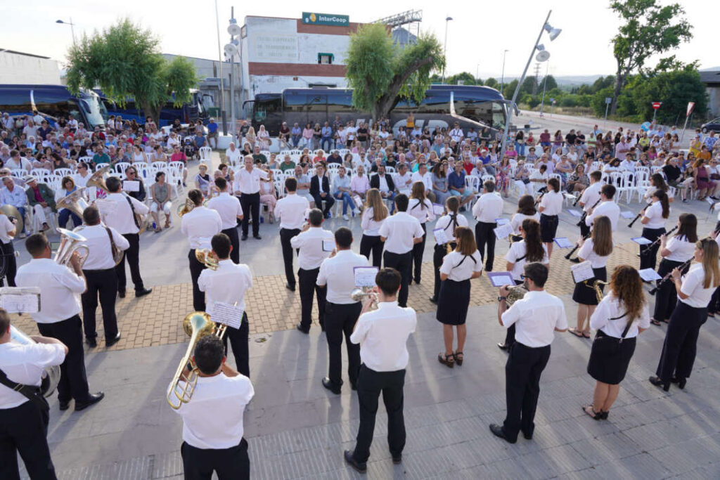Cabanes reunix 14 bandes en la gran festa musical de la Plana Alta