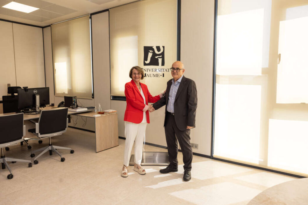 Eva Alcón y Jesús Lancis oficializan el traspaso del Rectorado de la UJI