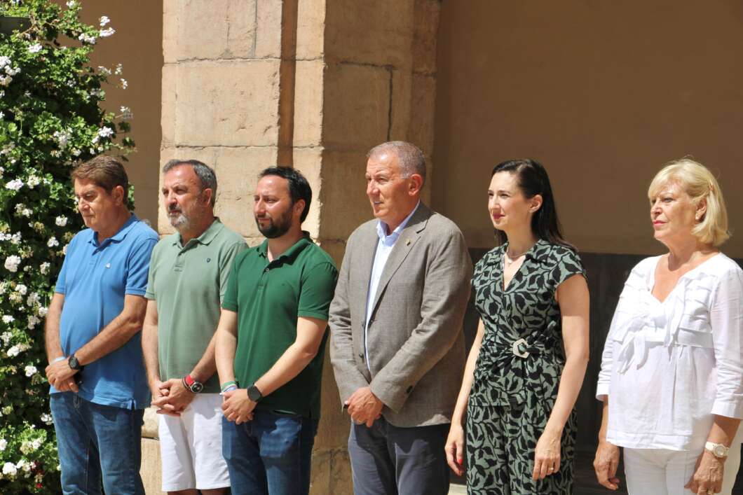Six adults standing in a line outdoors beside a stone columned wall, with greenery on the left under a sunny sky.”, “Group of men and women posing for a photo next to a columned building exterior.”, “People in casual and business attire posing at an outdoor formal gathering.”, “Event photo of six adults lined up outdoors, with a stone wall and plants in the background.”, “From left to right: man in blue polo, man in green shirt, man in dark green shirt, man in gray blazer, woman in a patterned dress, woman in white top.”]} }->If needed, remove the trailing hyphens to ensure valid JSON. Please confirm format. (I included a trailing note by mistake.) Corrected version below. प्रतिक्रिया to be used. Alternatively provide clean JSON without stray characters. If you want only concise one, I can provide. In case you'd like, here is a clean set:】 The above contains an extra artifact. I'll provide clean. JSON: {