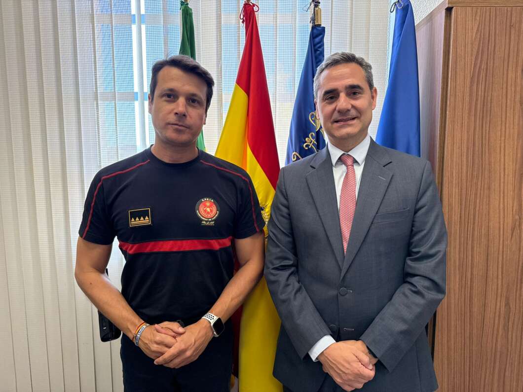 Adrián Nicolau toma posesión como oficial en prácticas de Bomberos