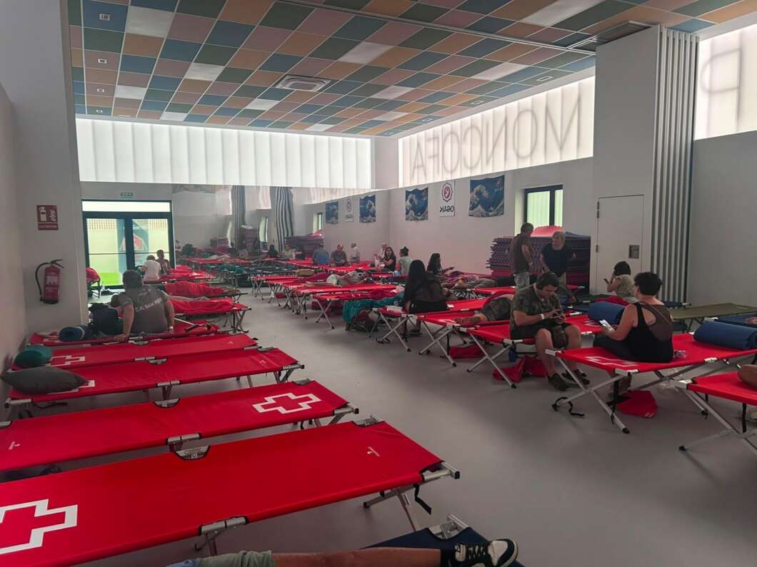 La Vall d'Uixó afronta otra jornada crítica: el incendio sigue fuera de control tras una noche sin tregua