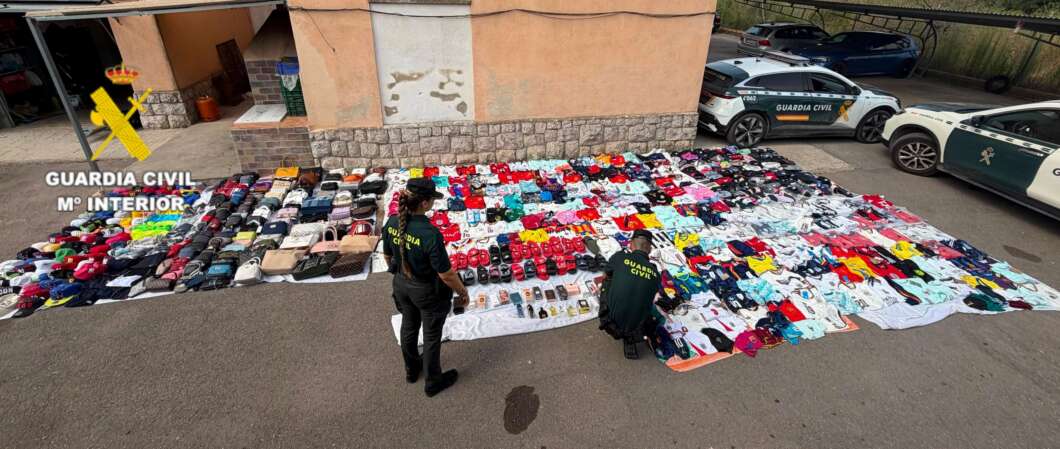 La Guardia Civil retira casi 600 falsificaciones en un operativo en Alcossebre