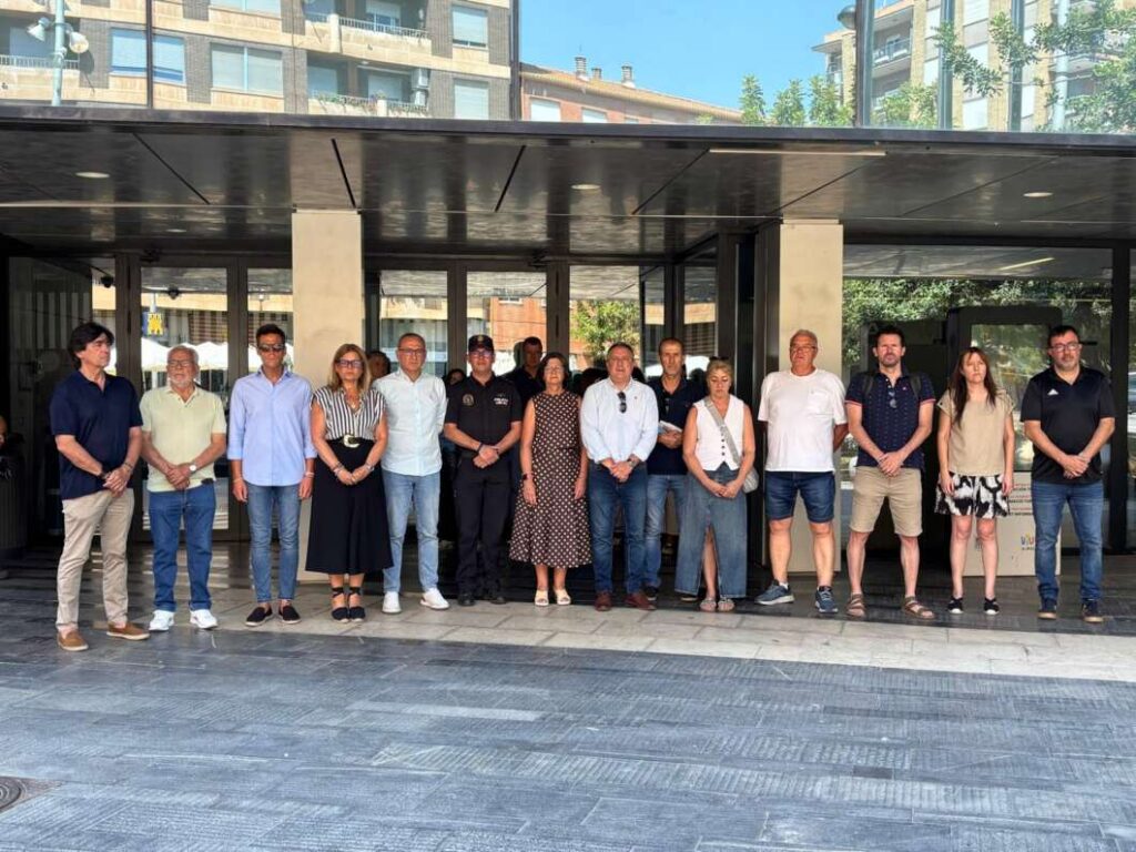 La provincia de Castellón guarda un minuto de silencio por el crimen machista de Alicante