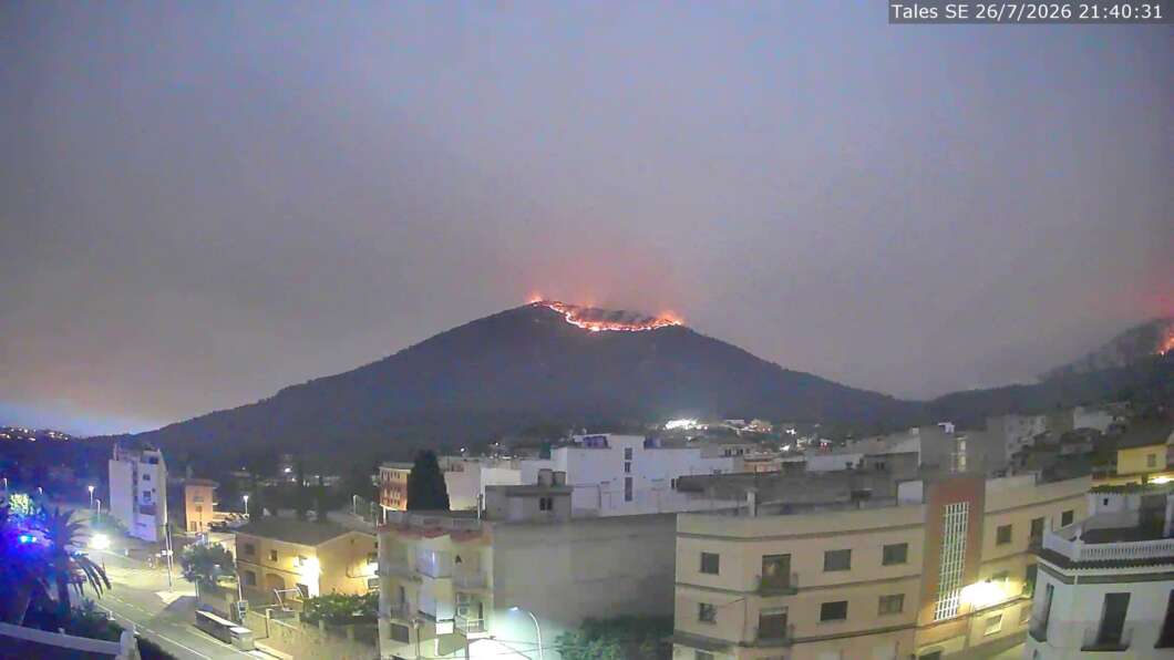 Incendio de la Vall d'Uixó. El fuego corona el Montí de Onda