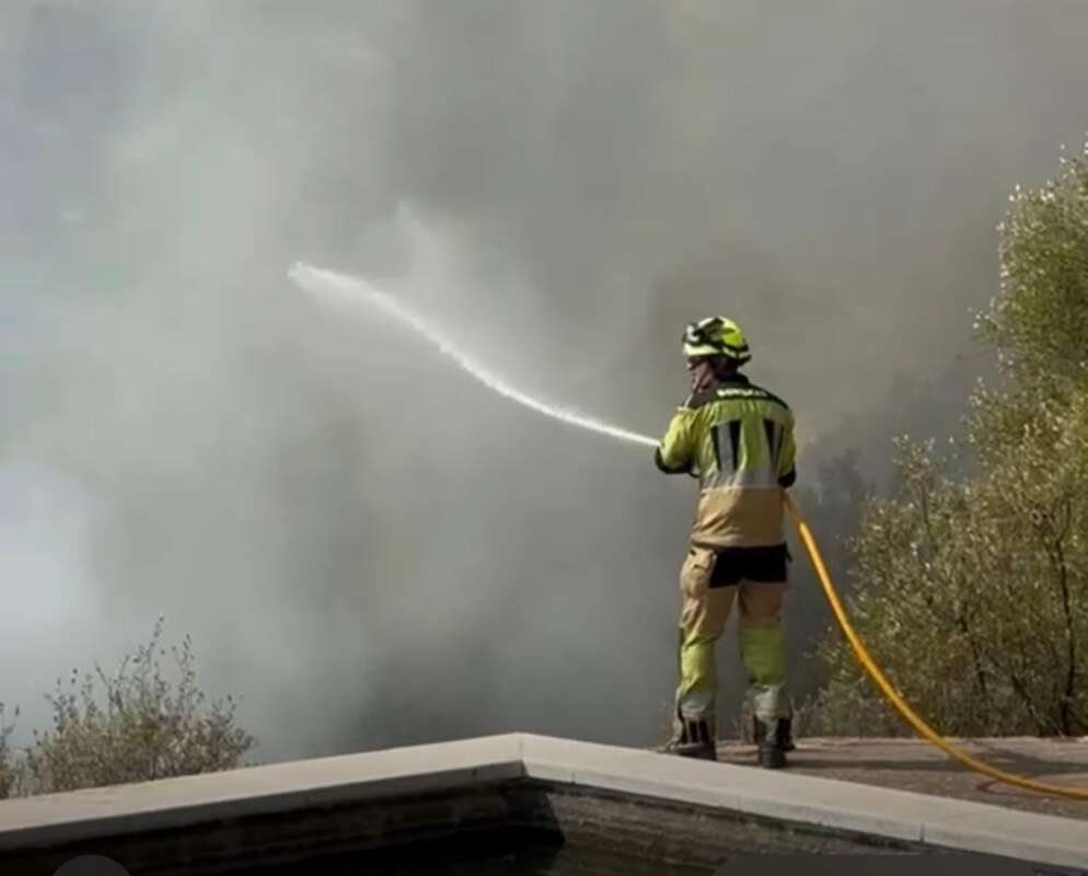 Los Bomberos de Castellón refuerzan el operativo contra el incendio de la Vall d'Uixó
