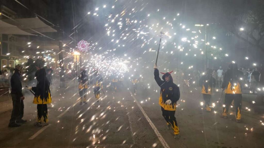 Esclat de Llum correfocs dimonis de la Plana Grau