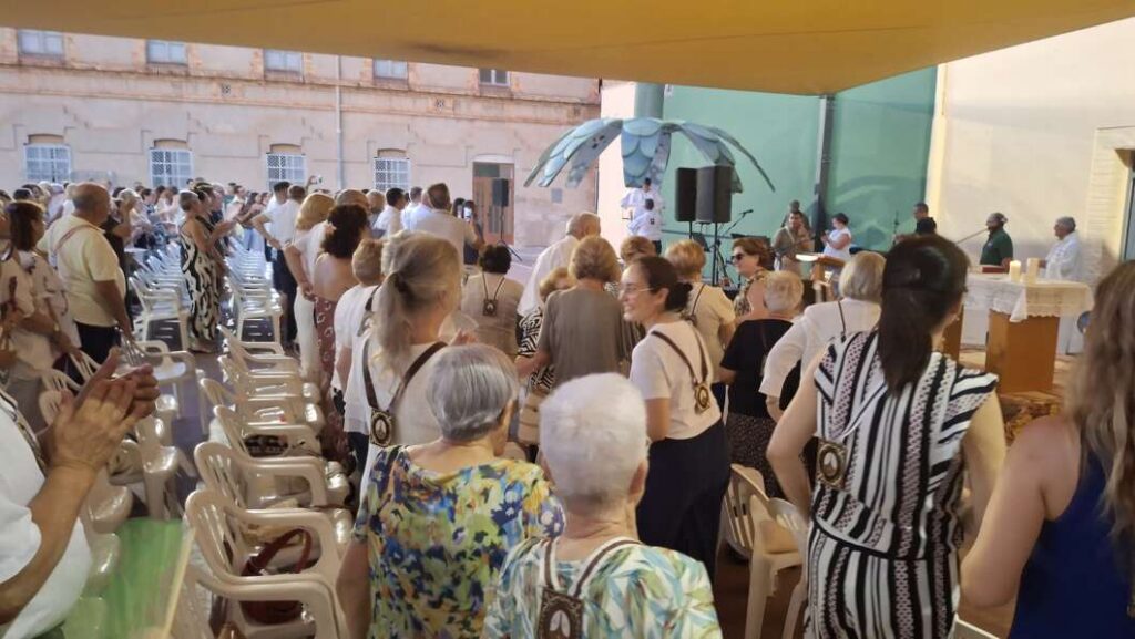 Vila-real commemora la festivitat de la Mare de Déu del Carme amb la tradicional processó i el Cant de la Carxofa