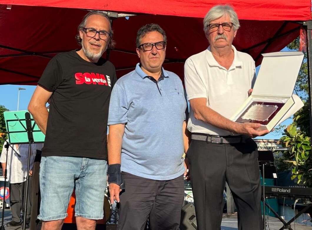 El Ayuntamiento homenajea a Els de la Fileta por su trayectoria y defensa de la tradición