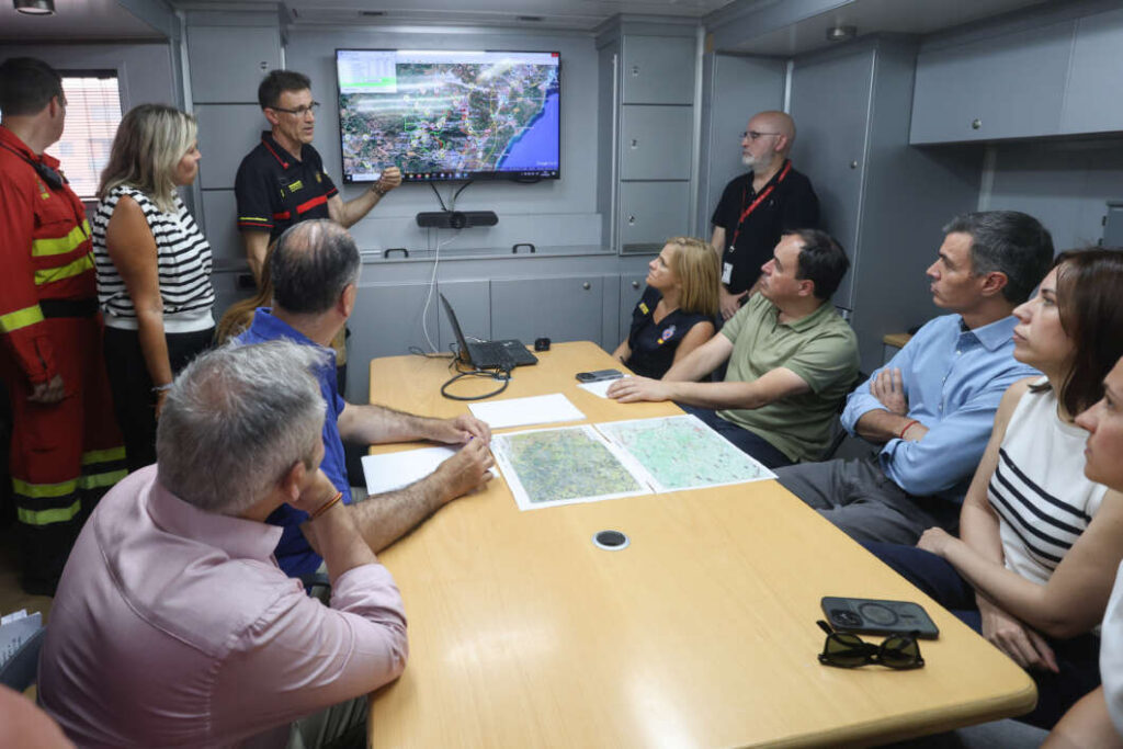 La Generalitat analiza el aire y el agua para garantizar un regreso seguro a los evacuados