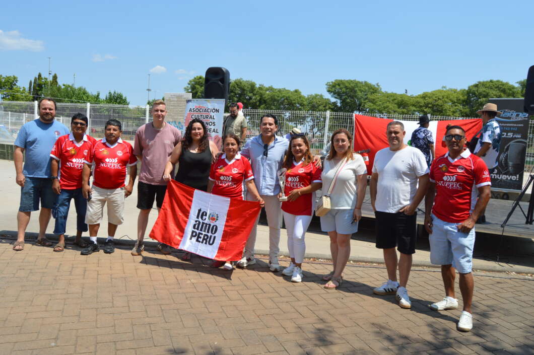 Vila-real celebra el aniversario de la independencia del Perú