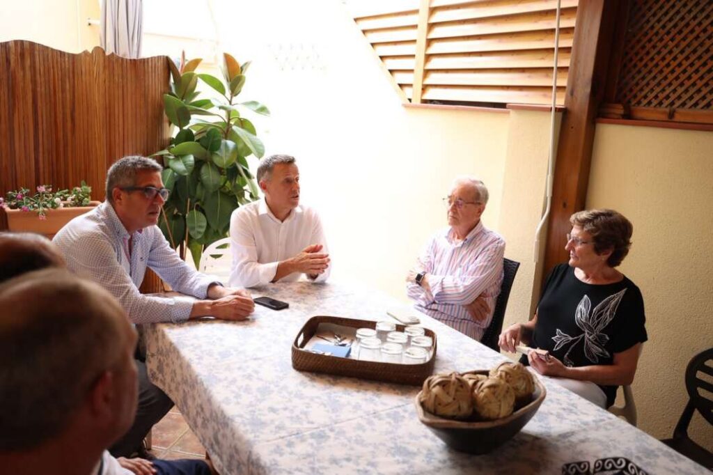 Burriana recull les demandes dels veïns del carrer Malvarrosa