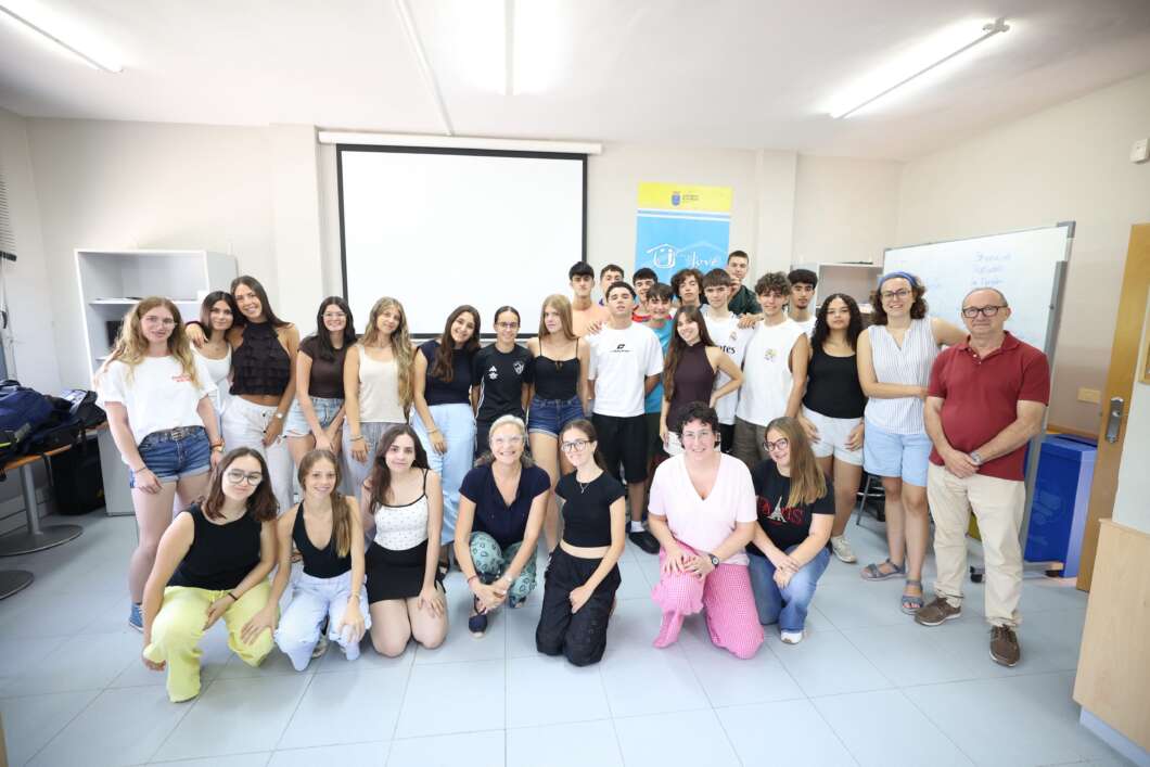 Burriana forma 25 joves com a monitors de temps lliure