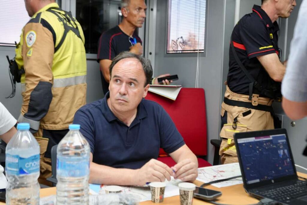 El incendio de La Vall d'Uixó obliga a evacuar La Vilavella y Artana y moviliza a 300 efectivos