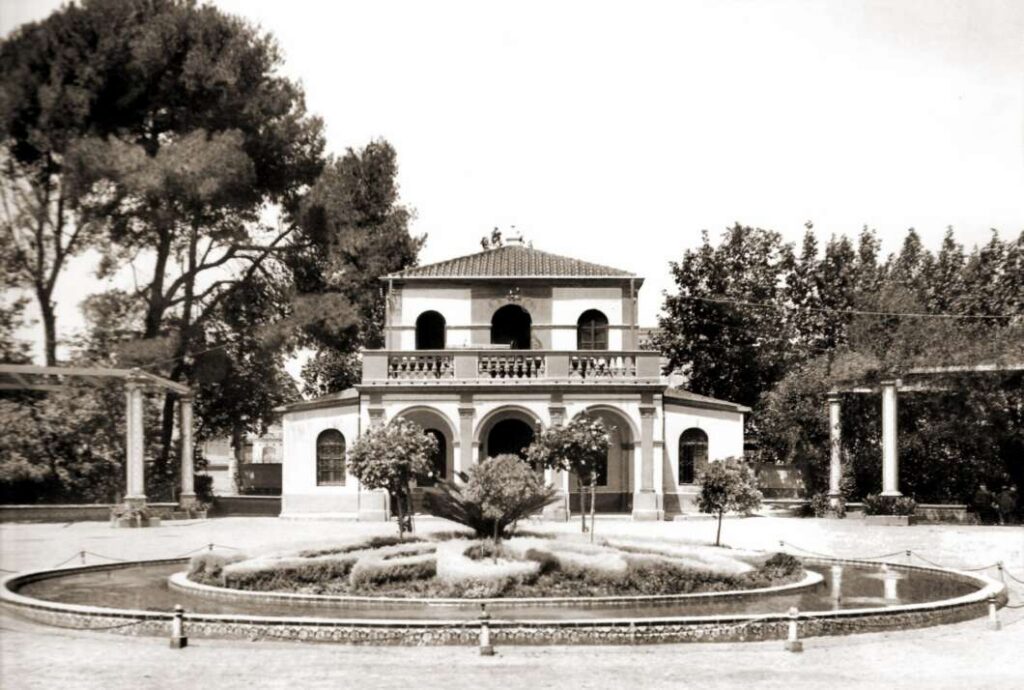 Pérgola antigua al Aire libre de estilo isabelino. Castellón