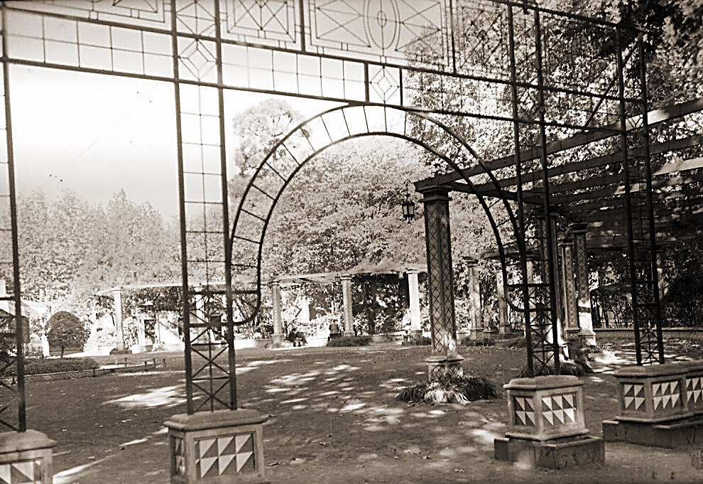 Pérgola antigua al Aire libre de estilo isabelino. Castellón