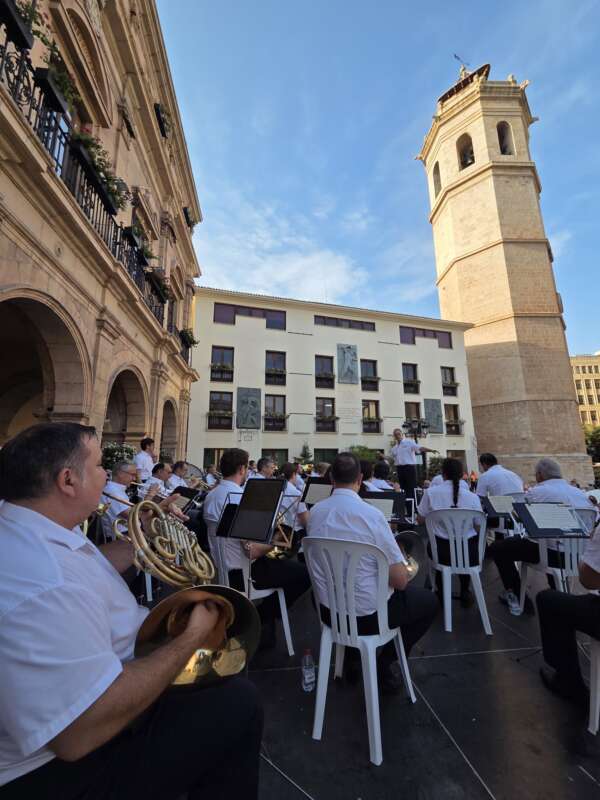 Castellón inicia la celebración de Sant Cristòfol con un concierto de la Banda Municipal en la Plaza Mayor