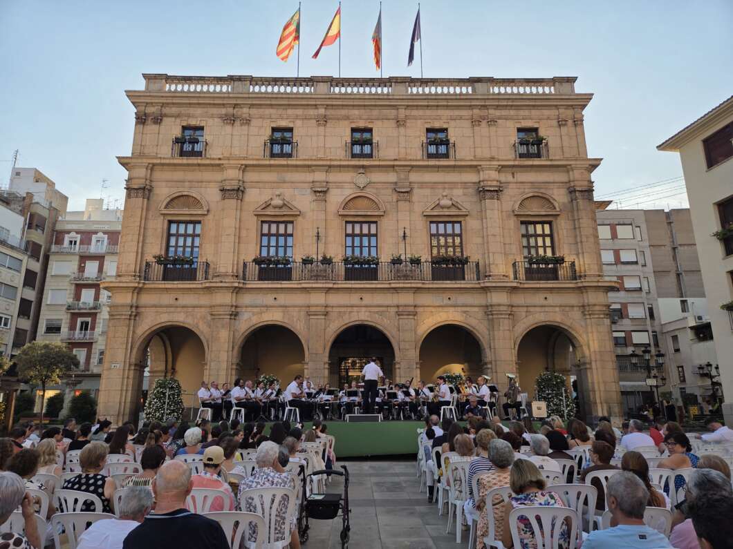 Castellón inicia la celebración de Sant Cristòfol con un concierto de la Banda Municipal en la Plaza Mayor