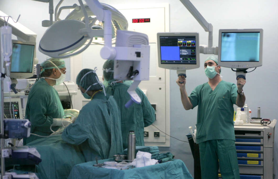 Sanidad rebaja a 17 días la espera para operar a pacientes con riesgo vital