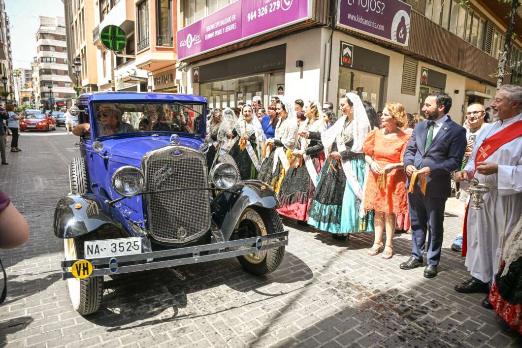 Castellón mantiene viva la tradición de Sant Cristòfol con la bendición de vehículos