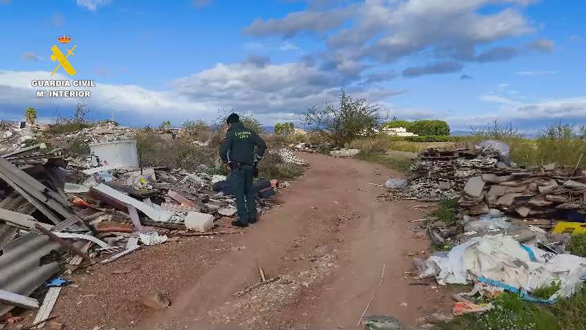 El Seprona tramita más de 30 denuncias por vertidos ilegales en Castellón
