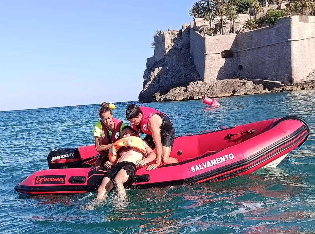El socorrismo de Peñíscola realiza 274 asistencias en las playas durante junio