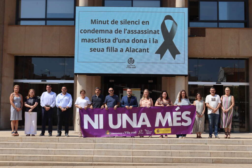 La provincia de Castellón guarda un minuto de silencio por el crimen machista de Alicante