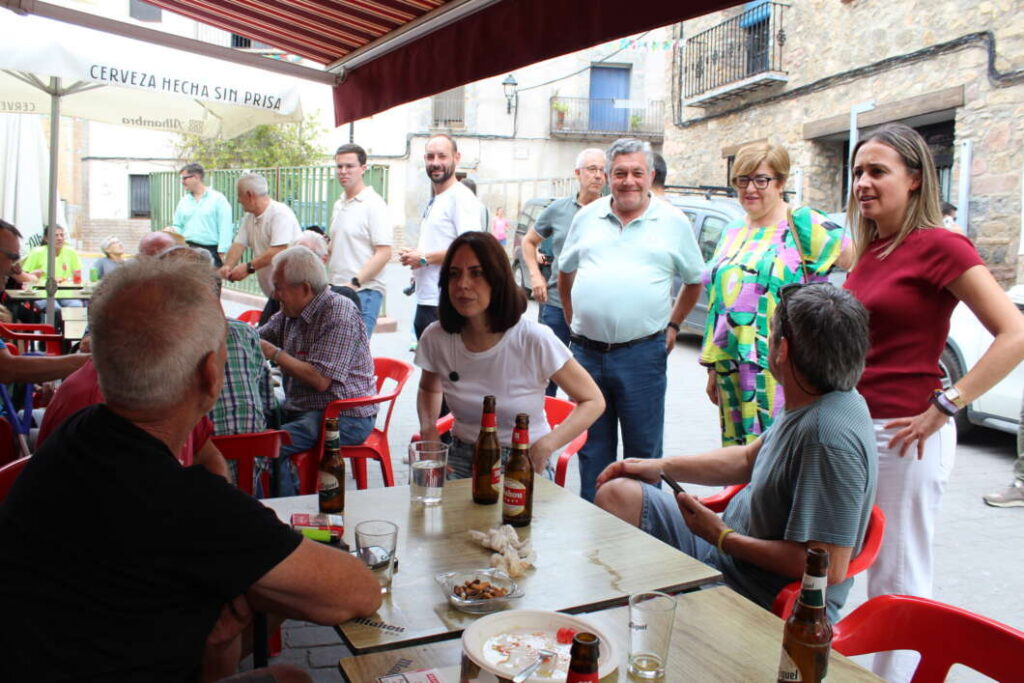 Diana Morant visita l’Alcúdia de Veo després de l’incendi de la Vall d’Uixó