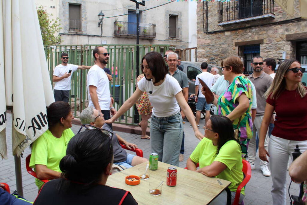 Diana Morant visita l’Alcúdia de Veo després de l’incendi de la Vall d’Uixó