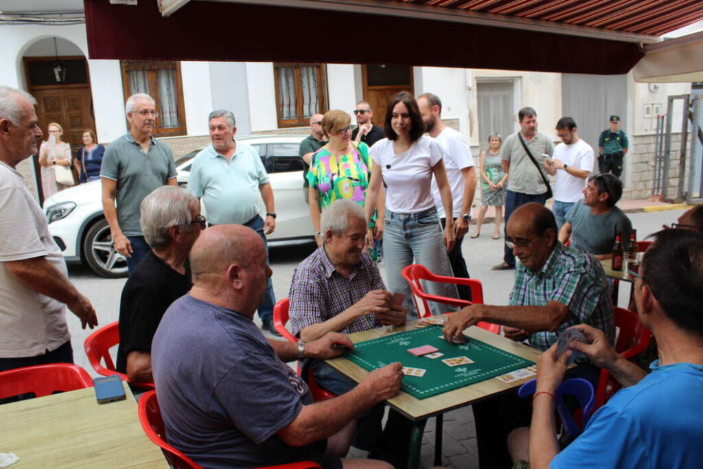 Diana Morant visita l’Alcúdia de Veo després de l’incendi de la Vall d’Uixó