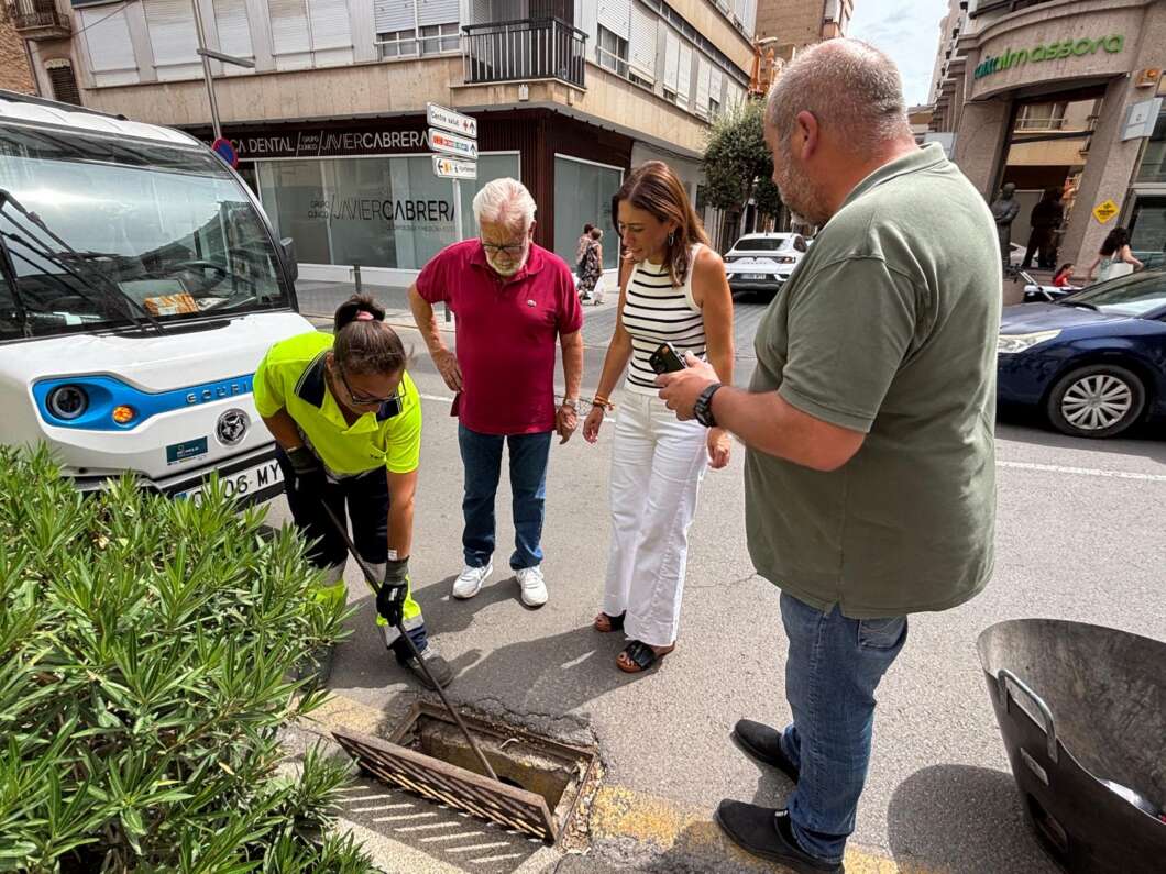 Almassora posa a punt els embornals per a afrontar possibles pluges intenses