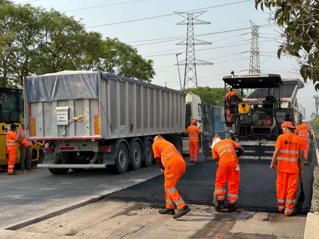 Castellón asfalta el Camí Vall d'Almonacid y el acceso a la dársena Sur