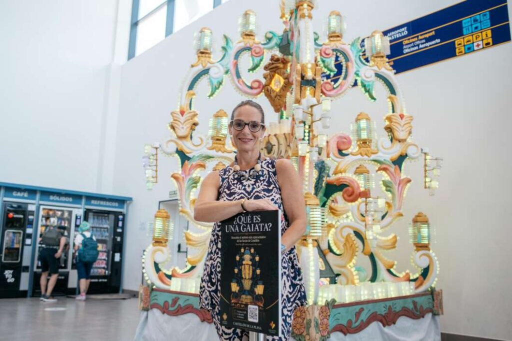 Castellón lleva la esencia de la Magdalena hasta el aeropuerto