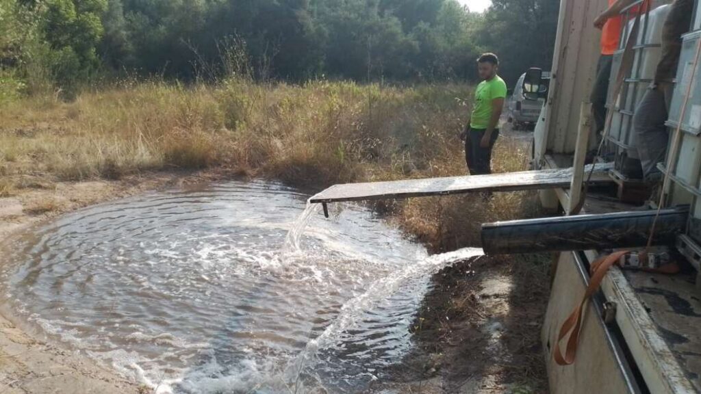 Los cazadores ayudan a la fauna tras el incendio forestal de la Vall d'Uixó