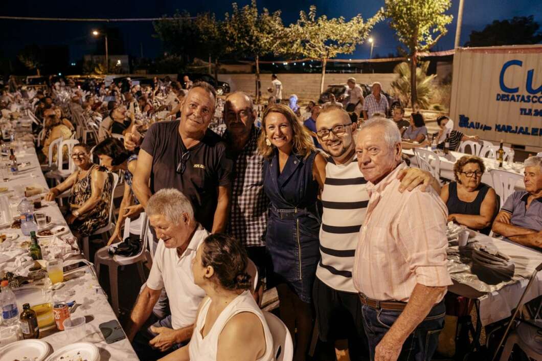 Cerca de 350 vecinos participan en la cena de las fiestas de la Marjaleria