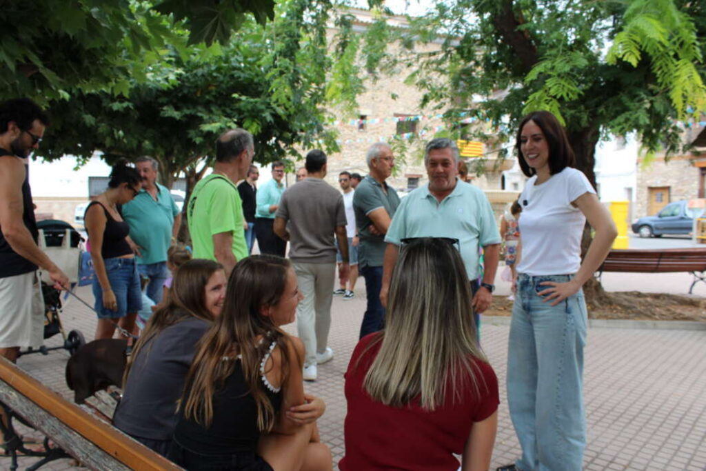 Diana Morant visita l’Alcúdia de Veo després de l’incendi de la Vall d’Uixó