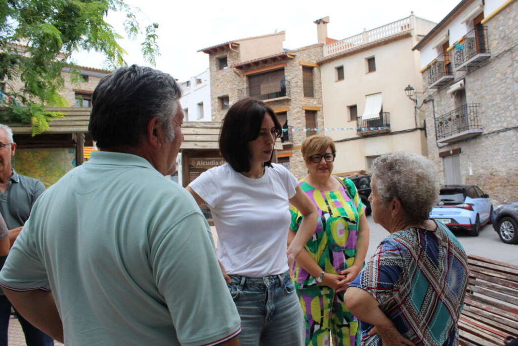 Diana Morant visita l’Alcúdia de Veo després de l’incendi de la Vall d’Uixó