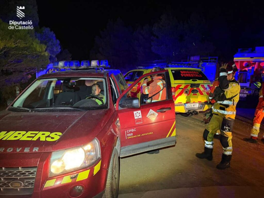 Más de 30 medios trabajan en el incendio forestal de Segorbe